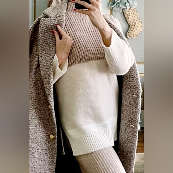 Ann Taylor Women Oversize Wool Blend Seeater Colorblock Mock Neck Cream/Mauve S - Picture 8 of 16